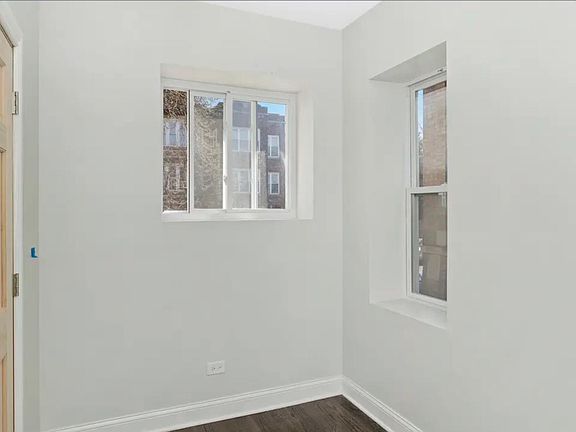 4th image of 846 N Hamlin Ave #3