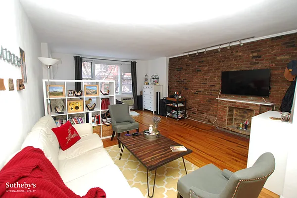 Rented by Sotheby's International Realty | media 7