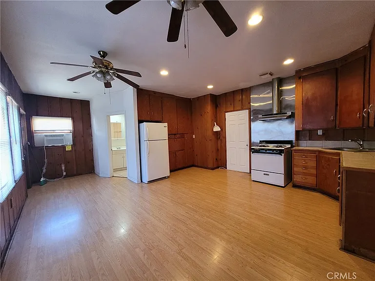 319 E Commonwealth Ave — Photo 9