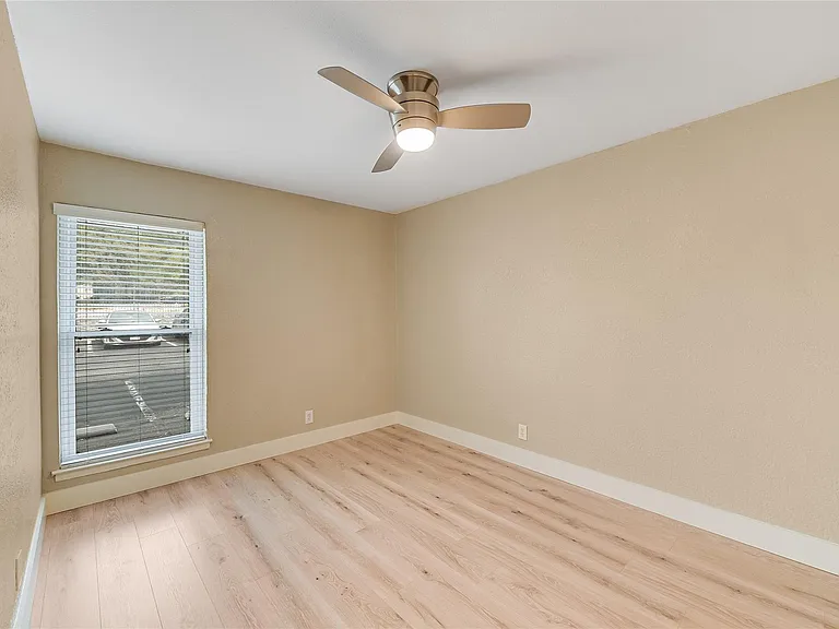 2401 Manor Rd #131 — Photo 13