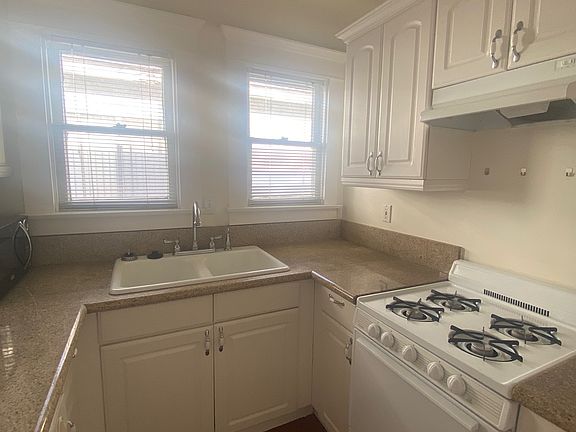 3rd image of 1135 W 27th St #1131