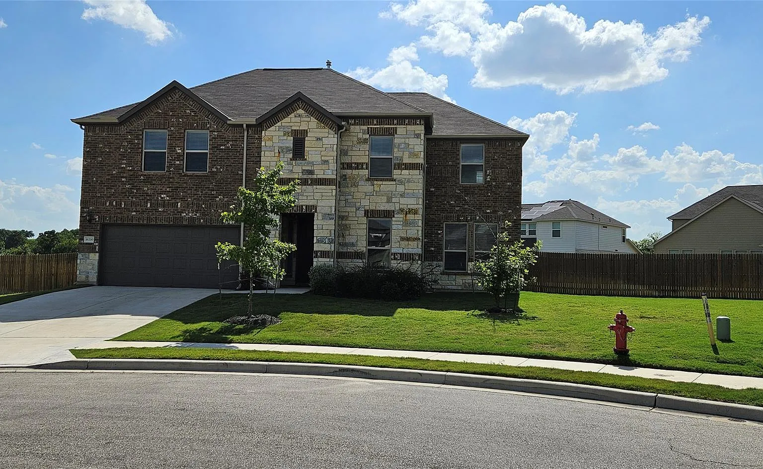 5 bed, 3.0 bath, 3605 sqft, $3,400 — Photo 2