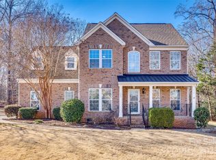 209 Squirrel Ln, Lake Wylie, SC 29710