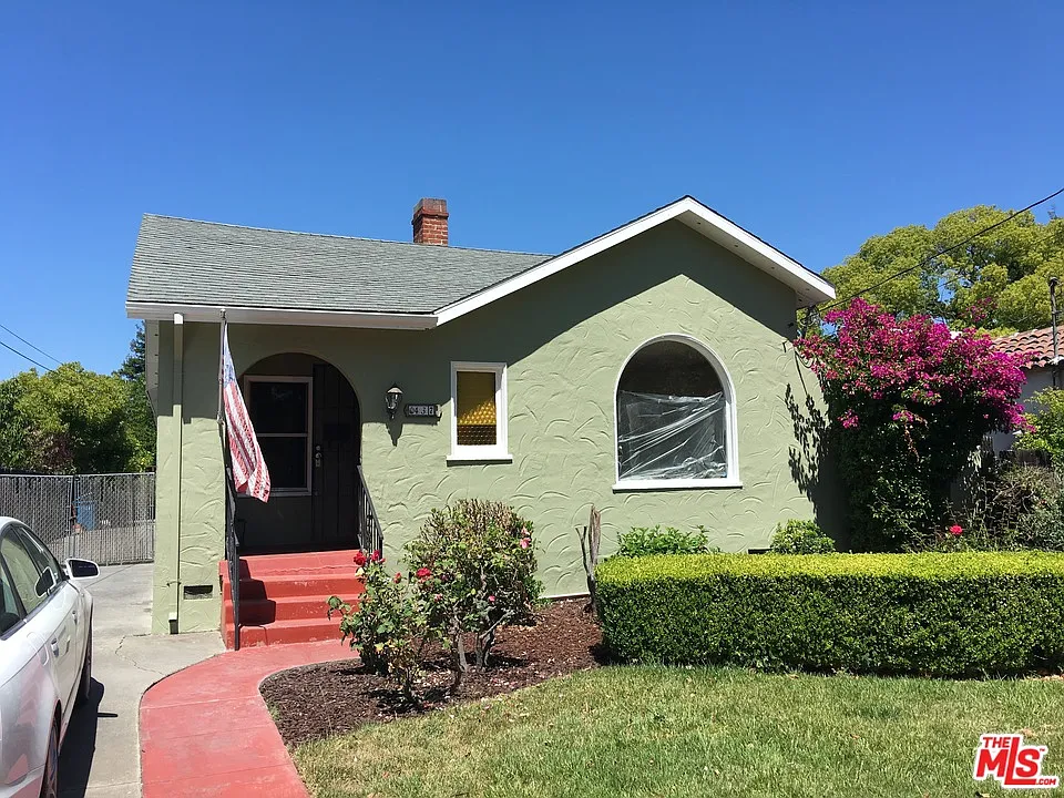 437 Iris St photo 1