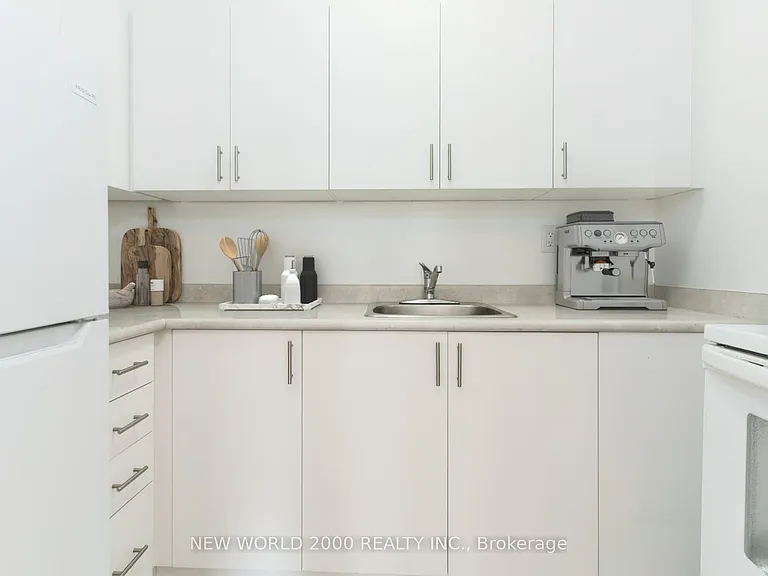 1010 Broadview Ave #Penthouse 5 — Photo 4