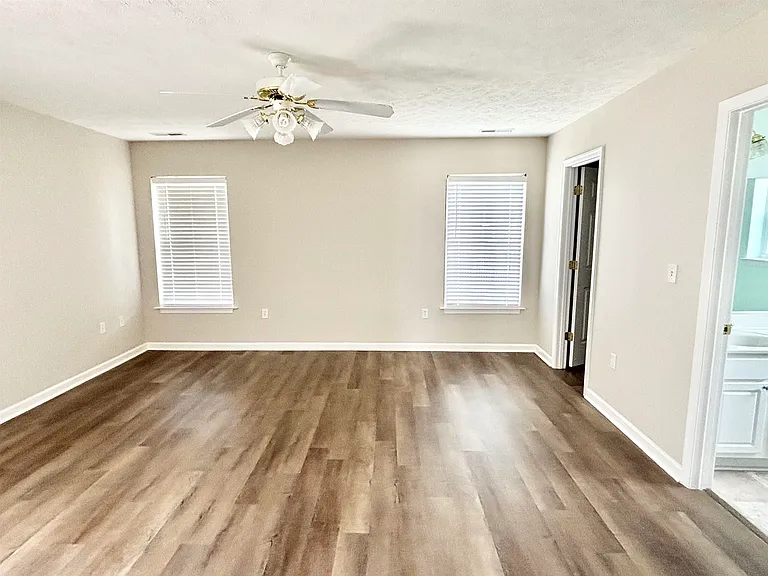 2400 Monroe St — Photo 13