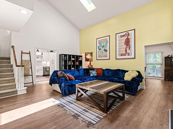 5th image of 449 Crossvine Close