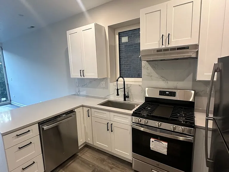 1635 S California Ave — Photo 5