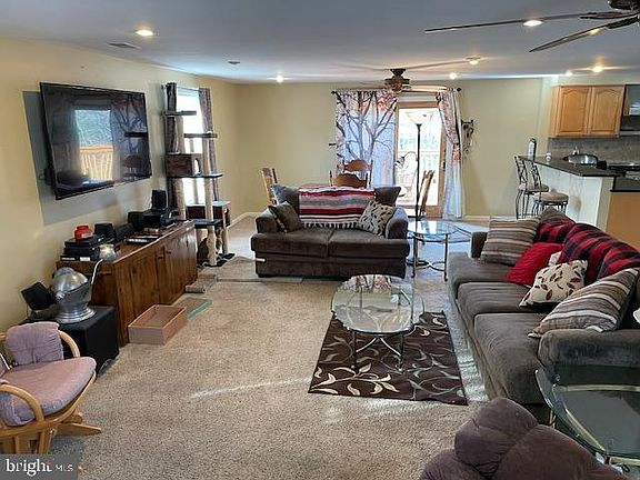 4th image of 414 S Scott Ave