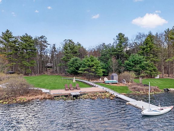 3rd image of 139 York Lake Estates Road