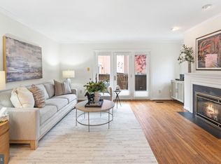 514 Colecroft Ct, Alexandria, VA 22314