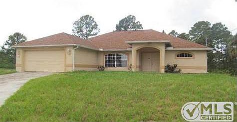 Front yard.  The lot is the last lot on the street and is next to a canal. Plenty of room for a pool.