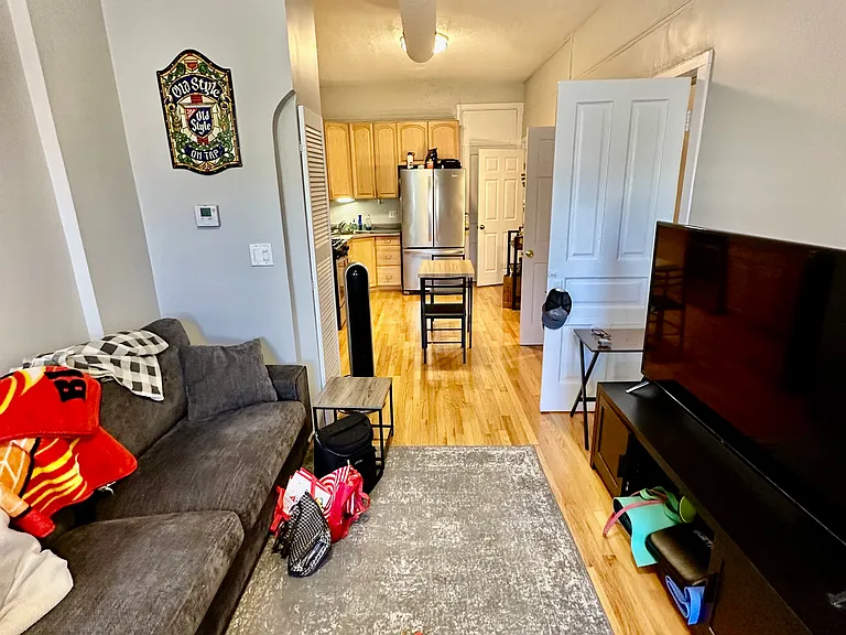 1913 W Cortland St #1F — Photo 4
