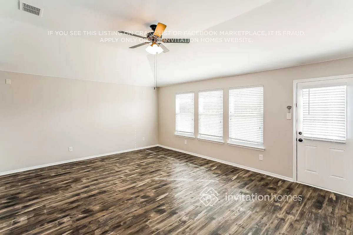 Building Photo - 250 Pine Crest Dr