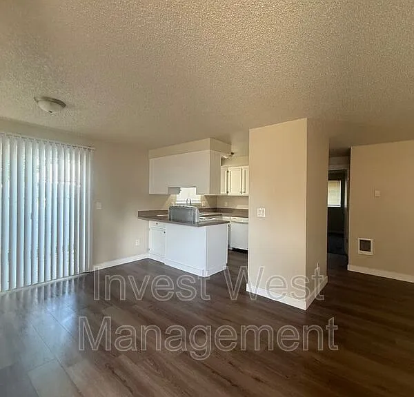 3331 NE 57th Ave #4 — Photo 2