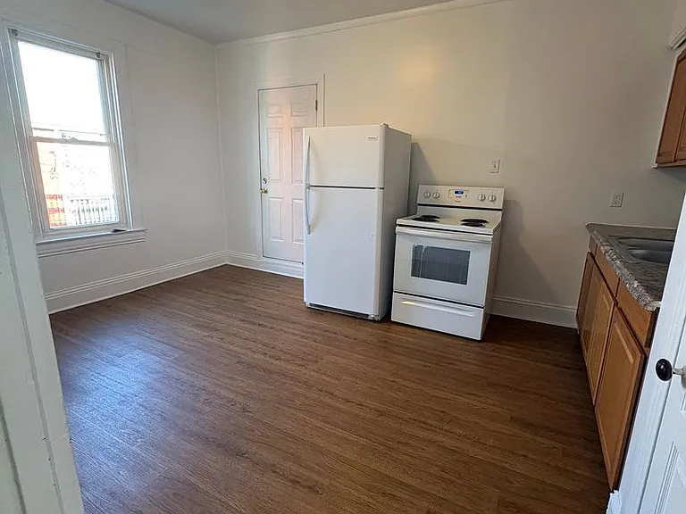 729 W Princess St #2 — Photo 10