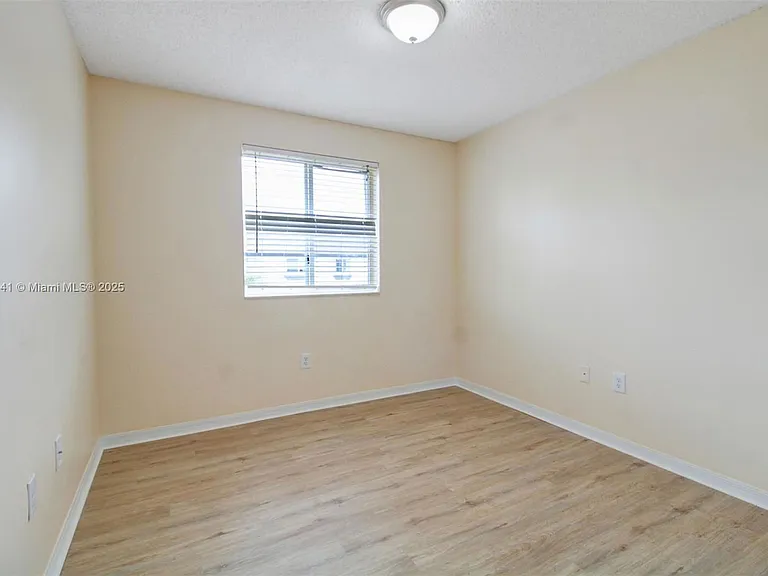 2205 SE 23rd Rd — Photo 8