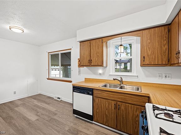 3rd image of 5826 Sweet Birch Dr