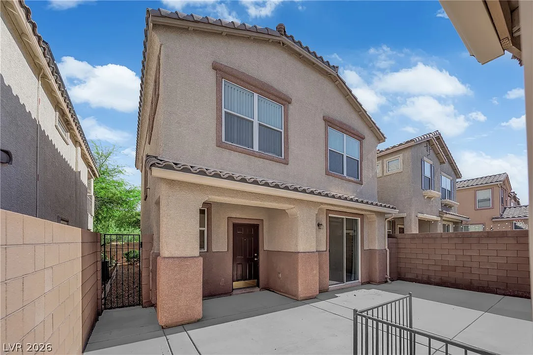 3 bed, 2.5 bath, 1471 sqft, $2,000 — Photo 2