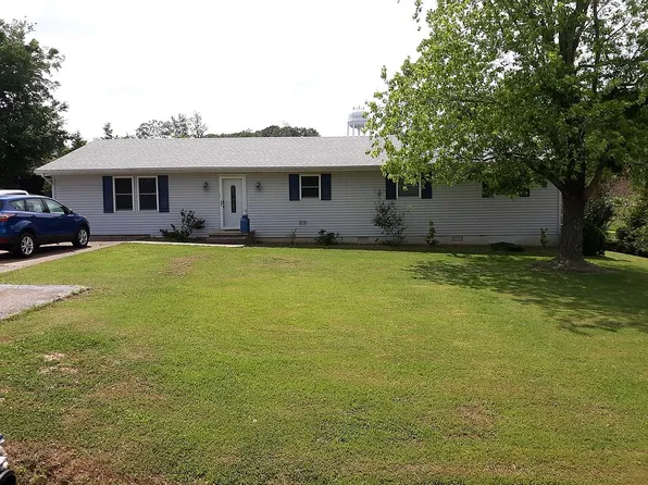 302 Greenwood Dr, Paris, TN 38242