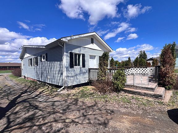 3rd image of 2082 Sandy Hill Rd