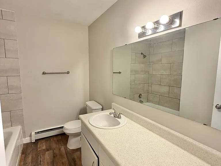 Landmark Apartments — Photo 35