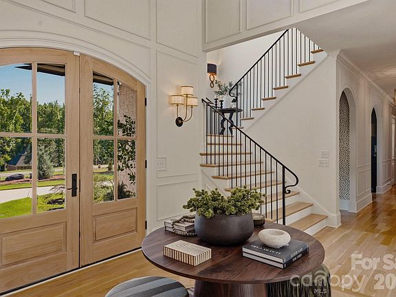 3rd image of 4064 Poplar Ridge Dr