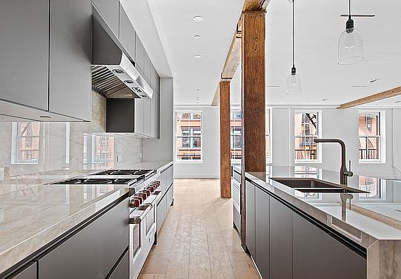 5th image of 186 Franklin St Floor 3