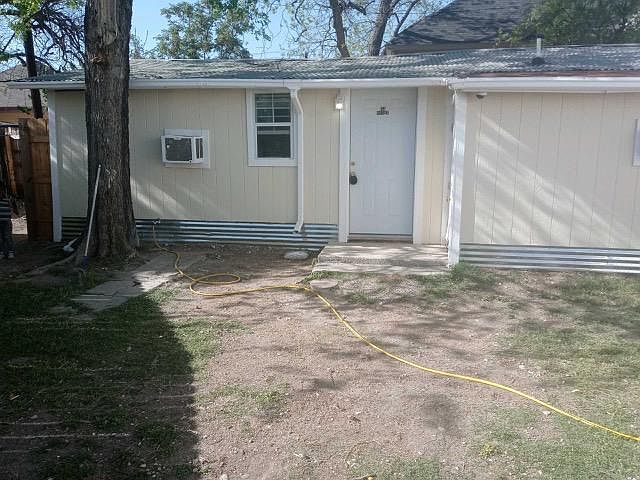 1st image of 805 W Russell Pl