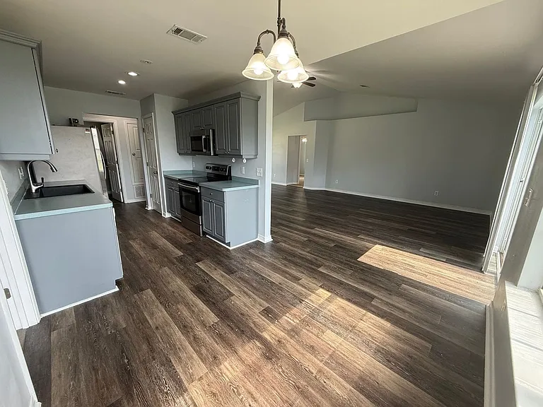 2111 Coral Creek Dr — Photo 6
