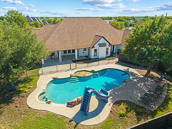 2nd image of 2811 Timber Rock Ln