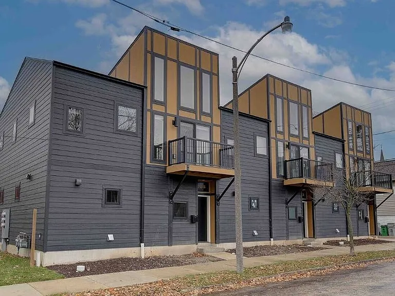 925 E Otjen St #1 — Photo 2