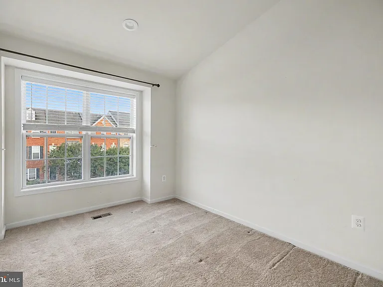 23108 Sunbury St — Photo 27