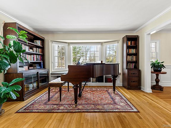 4th image of 69 Brevoort Lane