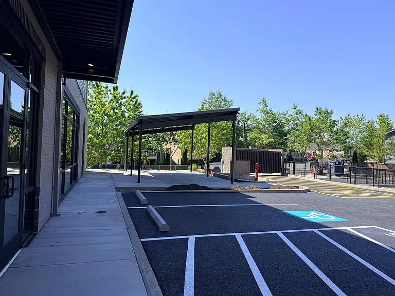 Abbey Creek Square Luxury Apartments — Photo 30