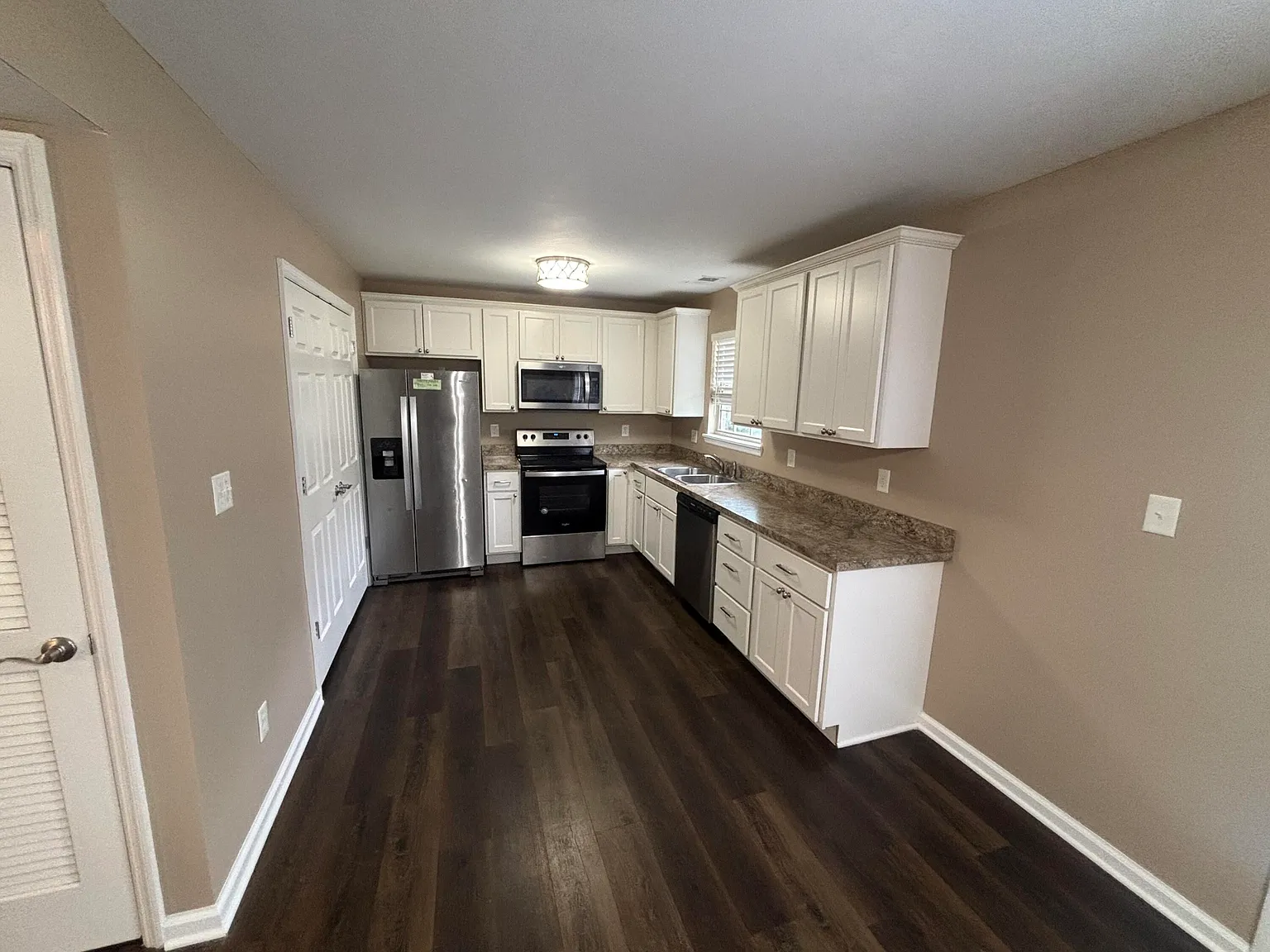3 bed, 2.5 bath, 1225 sqft, $1,695 — Photo 3