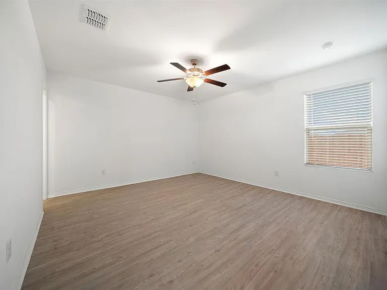 3037 Ashbrook Ln — Photo 12