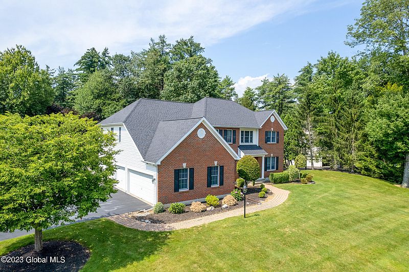 3rd image of 19 Queen Anne Drive