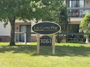 1061 Regent Rd UNIT 628, Oconomowoc, WI 53066