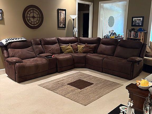 4th image of 327 Poindexter Ln
