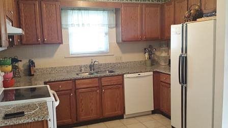 3rd image of 1281 W 70th St