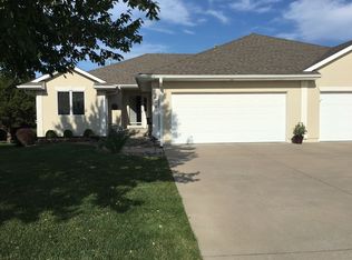 2439 SW Golf View Ct, Topeka, KS 66614