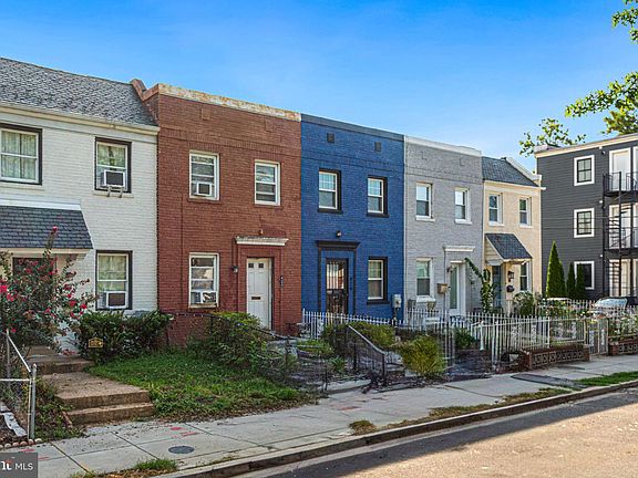 3rd image of 421 20th St NE