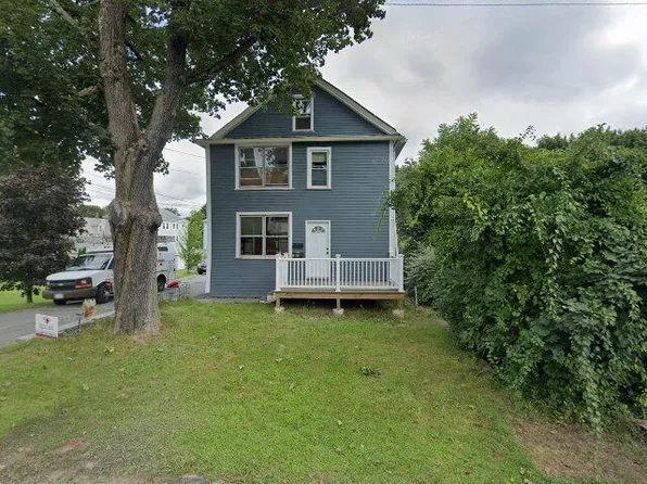 11 1st Ave, Dudley, MA