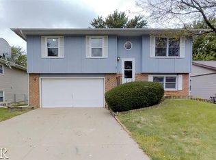 8 Cedar Ct, Bloomington, IL 61701