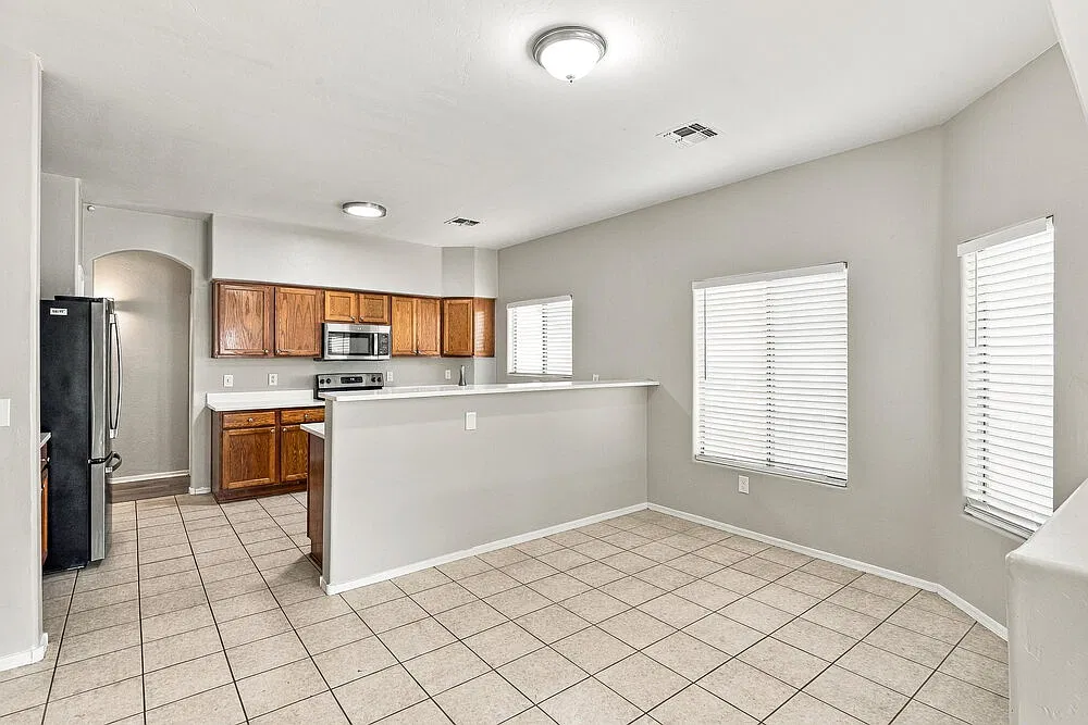 3 bed, 2.0 bath, 1387 sqft, $1,680 — Photo 4