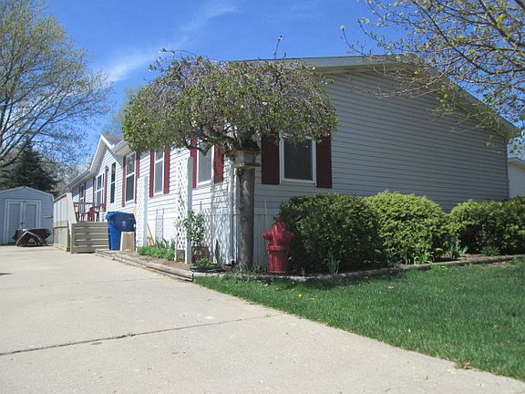 3rd image of 7 Dunhill Dr
