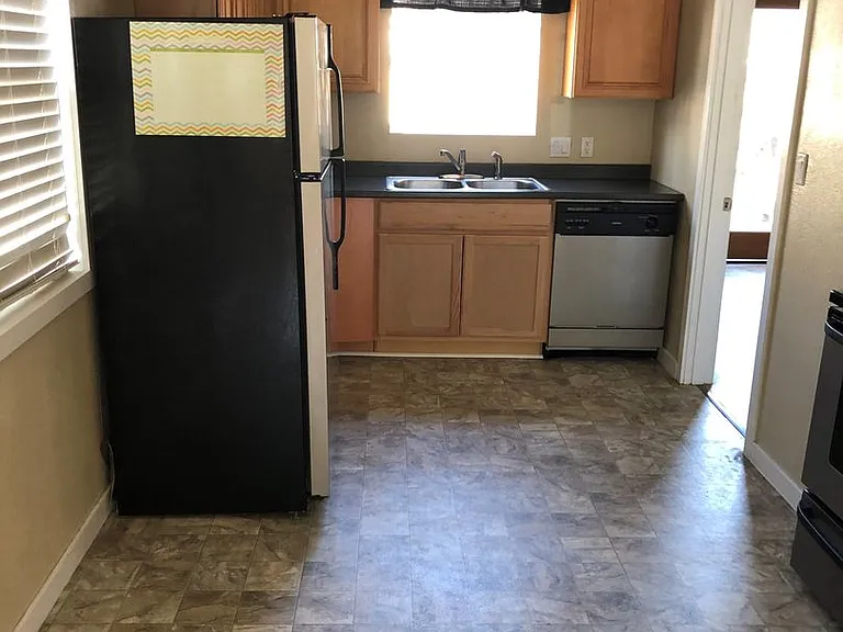 1646 SE Hamilton St — Photo 3