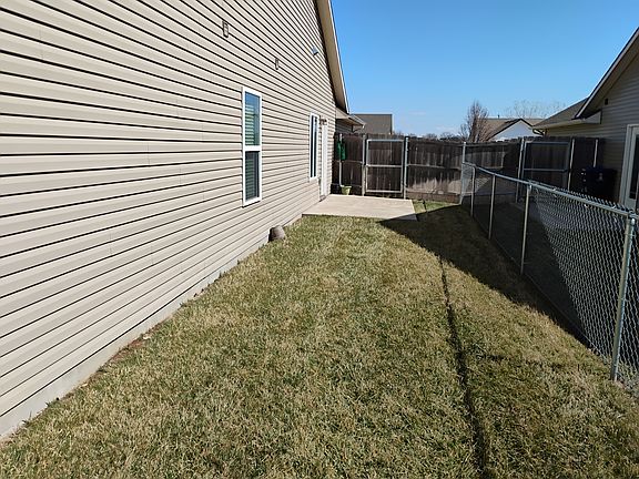 4th image of 425 Meadowlark Dr