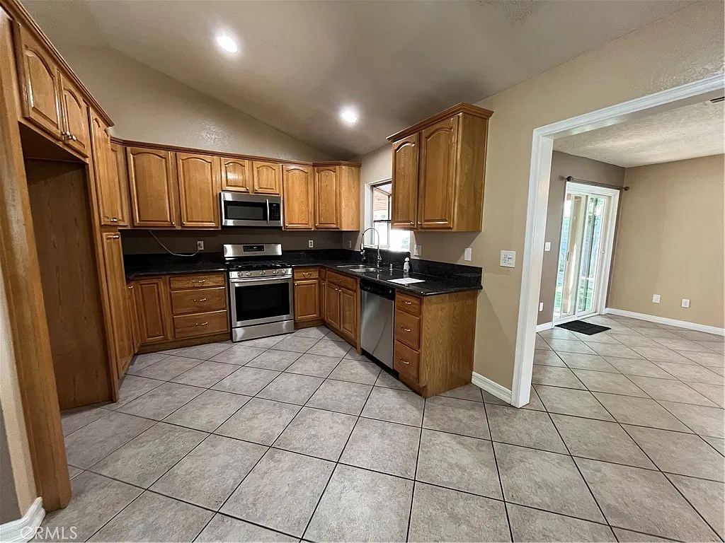 3 bed, 1442 sqft, $3,200 — Photo 4